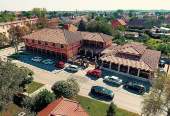 Corvin Pension and Restaurant has Balcony rooms