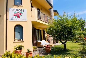 Villa Le Rose - 5 minuti dal mare e Misano World Circuit allows 18 year olds to book a room