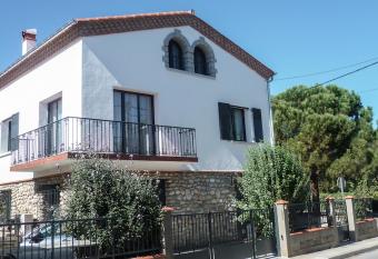 Les Hortensias has Balcony rooms