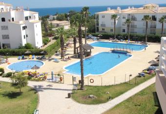 TURIM Estrela do Vau Hotel allows 18 year olds to book a room