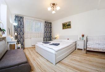 Villa Laura has rooms with a private hot tub