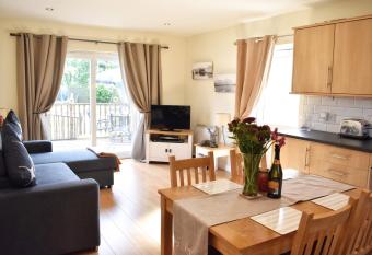 Ramblers Rest Modern Cottage-Perfect Views of Ben Nevis has Balcony rooms