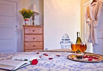 Elk Forge Bed and Breakfast has rooms with a private hot tub