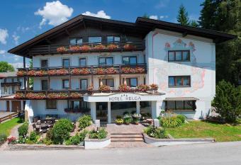 Hotel Helga has Balcony rooms