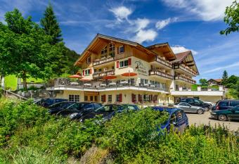 Hotel Steinbock has Balcony rooms