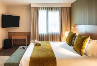 Hotel Mercure Porto Gaia allows 18 year olds to book a room