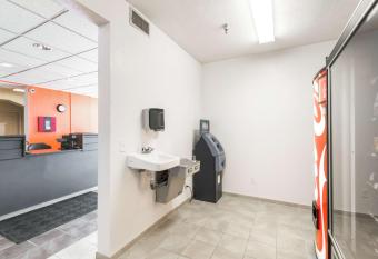 Motel 6 Olathe Ks has Smoking rooms