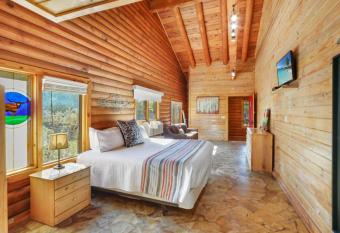 Wimberley Log Cabins Resort and Suites- Unit 4 has Balcony rooms