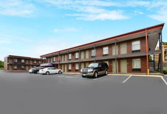 Americas Best Value Inn Nashville Downtown has Smoking rooms