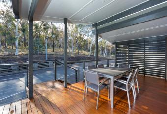 Alivio Tourist Park Canberra has Balcony rooms