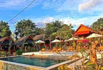 Sunset Hill Cottage has Balcony rooms