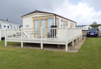 The Manor at Manor Park Hunstanton with WiFi free pets has Balcony rooms