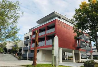 Hotel-Restaurant R  merhof allows 18 year olds to book a room