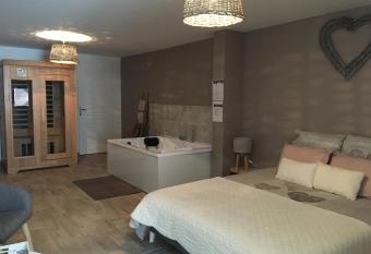 au p tit grain de sable allows 18 year olds to book a room