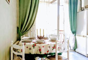 Kiyv Apartments Khreshatyk 23 UA City Centre has rooms with a private hot tub