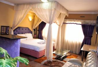 Bienvenue Delta Hotel allows 18 year olds to book a room