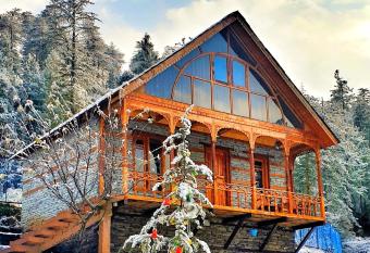 WoodVista Cottages allows 18 year olds to book a room