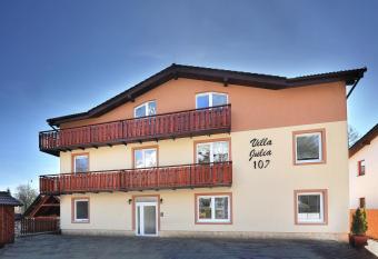 APLEND Vila J  lia has Balcony rooms