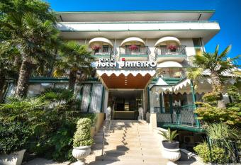 Hotel Janeiro has Balcony rooms