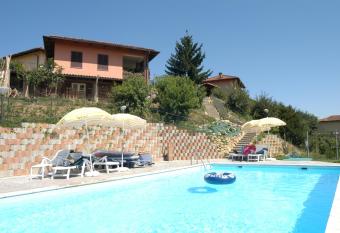 Bricco Dei Ciliegi has Balcony rooms