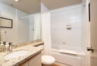 Bright Suite at Ski In/Out Glacier Lodge! has rooms with a private hot tub