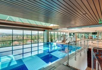 DoubleTree by Hilton Hotel Cluj - City Plaza allows 18 year olds to book a room