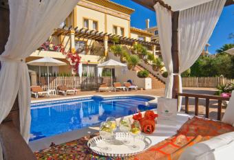 Montemares Golf Luxury Villas & Apartments at La Manga Club allows 18 year olds to book a room