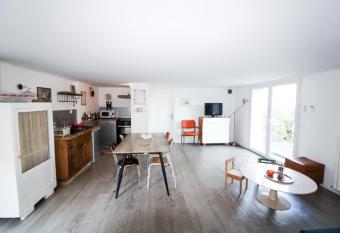 La Maison Joffre - Chez Cl  mentine T2 allows 18 year olds to book a room