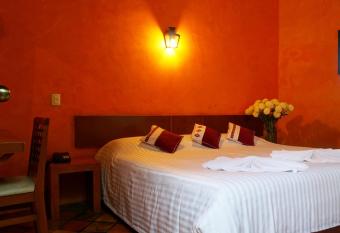 Hotel Posada El Para  so allows 18 year olds to book a room