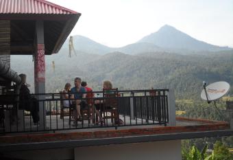 One Homestay and Warung has Balcony rooms