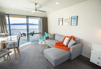 Boulevard Waters Motor Lodge has Balcony rooms