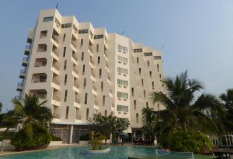 Sea Sand Sun Resort has Balcony rooms