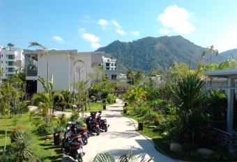 Phukamala Suite has Balcony rooms