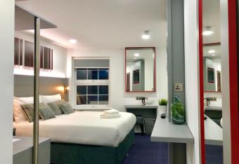 Ilford Hotel Goodmayes allows 18 year olds to book a room