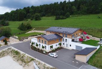 Alb-Appartement Wacholderheide allows 18 year olds to book a room