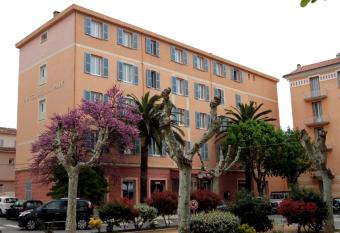 Hotel de La Paix has Balcony rooms