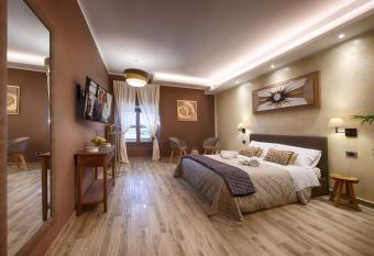 TORINO VACANCY 3 - Elegant & Romantic house with a view of Piazza Vittorio/Gran Madre allows 18 year olds to book a room