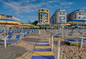 Hotel Napoleon has Balcony rooms