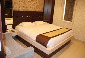 Hotel Angina has Smoking rooms