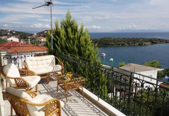 Beach Front House With View has Balcony rooms