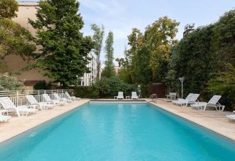 Hotel HR has Balcony rooms