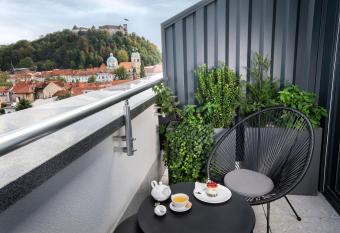City Hotel Ljubljana has Balcony rooms