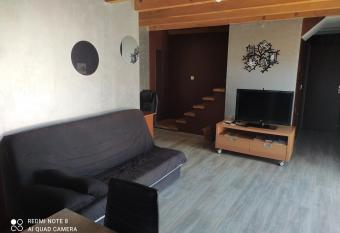 Appartement Saint Bauz  ly has Balcony rooms