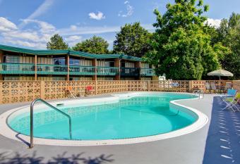 Tiki Village Inn allows 18 year olds to book a room