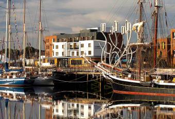 The Commissioners Quay Inn - The Inn Collection Group has Balcony rooms