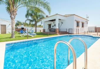 Villa Conilsur has Balcony rooms