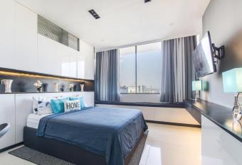 FREE Netflix Condo near IT Park with 32-inch Samsung HDTV allows 18 year olds to book a room