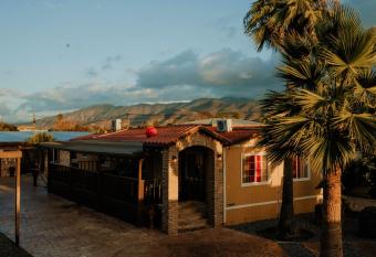 CabaGa R y A Valle de Guadalupe has Balcony rooms