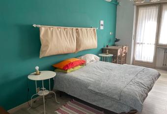 Appartamento luminoso allows 18 year olds to book a room