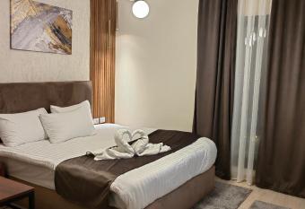 Cordoba Suites has rooms with a private hot tub